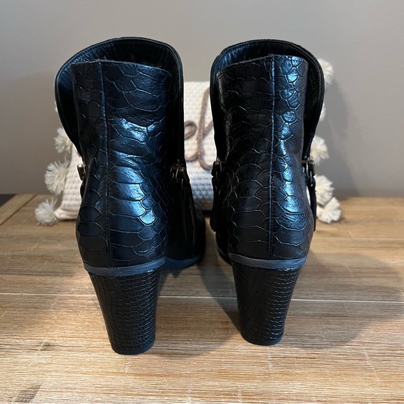 Black Leather /Suede Booties w/Zippers - size 10 EUC - Multi texture - Picture 5 of 16